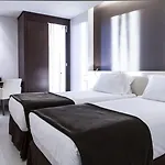Diagonal Plaza מלון 4*