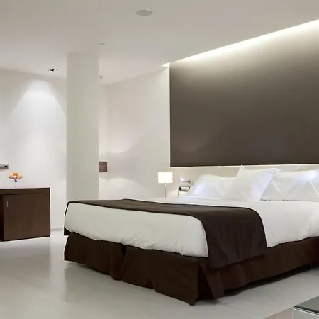Diagonal Plaza 4*