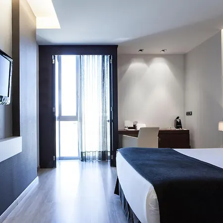 Diagonal Plaza 4*